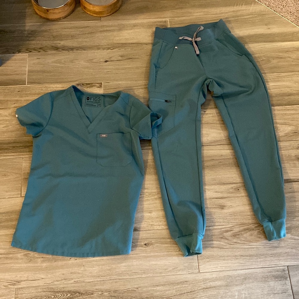 Figs scrubs hydrogreen joggers and Catalina top xxs regular